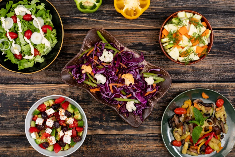Lezzetli ve Sağlıklı Salata Tarifleri – Yeşillikten Proteinli Salata Fikirleri
